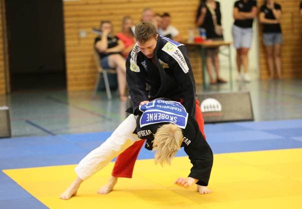 24.06.2023 xmgoodx Offenbach 1. Judo-Bundesliga 2023 1. JC Samurai Offenbach gegen TSG BACKNANG Toni Skoberne (Samurai) gegen Csanad Feczko (Backnang)