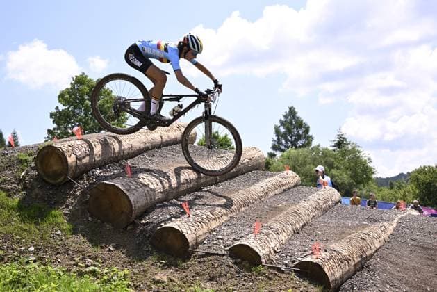 Sport Themen der Woche KW25 Sport Bilder des Tages Mountain Biker Emeline Detilleux pictured in action during the women cross-country event in the Cycling Mountain Bike competition at the Europaspiele in Krakow, Poland on Sunday 25 June 2023. The 3rd European Games, informally known as Krakow-Malopolska 2023, is a scheduled international sporting event that will be held from 21 June to 02 July 2023 in Krakow and Malopolska, Poland. LAURIExDIEFFEMBACQ  x69375228x