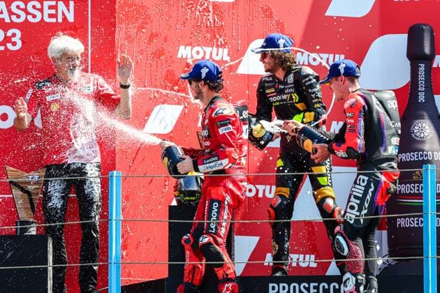 Bilder des Jahres 2023, Sport 06 Juni Sport Themen der Woche KW25 Sport Bilder des Tages ASSEN - (lr) Francesco Bagnaia (first), MarcoBezzecchi (second), Aleix Espargaro (third) on the podium after the MotoGP on June 25, 2023 at the TT circuit of Assen, Netherlands. ANP VINCENT JANNINK MotoGP of Netherlands - Previews 2023 2024 xVIxANPxSportx xxANPxIVx 472426070 originalFilename: 472426070.jpg