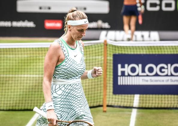 24.06.2023, xlakx, Tennis, WTA, Tennis Damen -Tour 2023 in Berlin emspor, v.l. Petra Kvitova (Tschechien), gestikuliert, mit den Armen gestikulieren, laechelt, laecheln, Lachen, smile Berlin