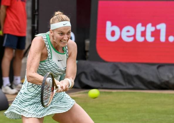 24.06.2023, xlakx, Tennis, WTA, Tennis Damen -Tour 2023 in Berlin emspor, v.l.Petra Kvitova (Tschechien),fokussiert, konzentriert, spielt den Ball Berlin