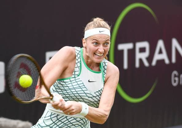24.06.2023, xlakx, Tennis, WTA, Tennis Damen -Tour 2023 in Berlin emspor, v.l.Petra Kvitova (Tschechien),fokussiert, konzentriert, spielt den Ball Berlin