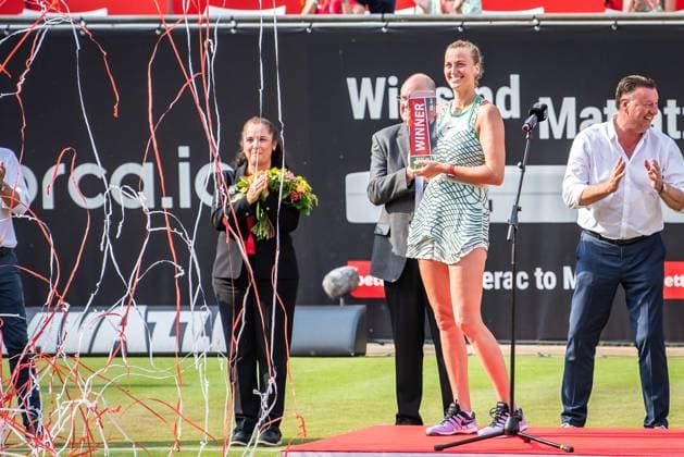 Bett1 Open WTA, Tennis Damen 500. Berlin, 24.06.2023 Petra Kvitova (Tschechien) feiert den Titel und hebt die Trophaee Bett1 Open Finale WTA 500. Steffi Graf Stadion, Rot-Weiss Tennis Club, Berlin, 24.06.2023 Bett1Open Copyright: xBEAUTIFULxSPORTS LucianoxLimax