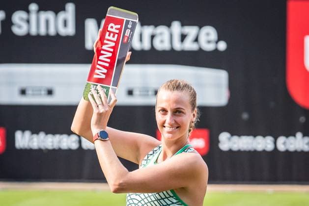 Bett1 Open WTA, Tennis Damen 500. Berlin, 24.06.2023 Petra Kvitova (Tschechien) feiert den Titel und hebt die Trophaee Bett1 Open Finale WTA 500. Steffi Graf Stadion, Rot-Weiss Tennis Club, Berlin, 24.06.2023 Bett1Open Copyright: xBEAUTIFULxSPORTS LucianoxLimax
