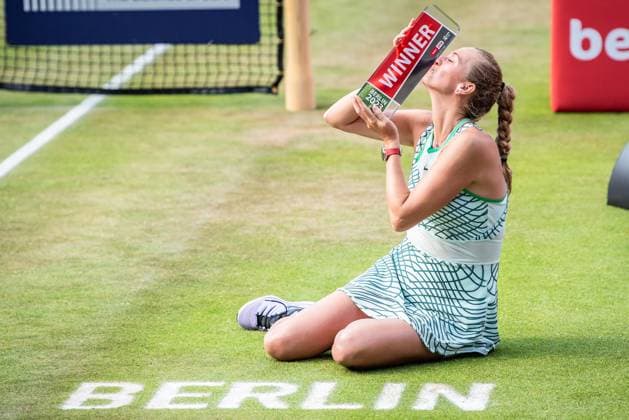Bett1 Open WTA, Tennis Damen 500. Berlin, 24.06.2023 Petra Kvitova (Tschechien) feiert den Titel und hebt die Trophaee Bett1 Open Finale WTA 500. Steffi Graf Stadion, Rot-Weiss Tennis Club, Berlin, 24.06.2023 Bett1Open Copyright: xBEAUTIFULxSPORTS LucianoxLimax
