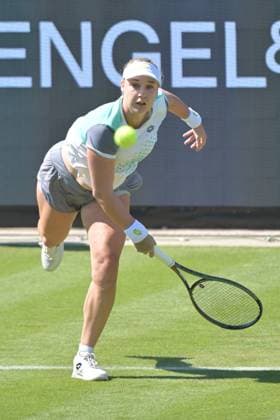 25.06.2023, xbrx, Tennis Bad Homburg Open WTA, Tennis Damen 250, emspor, v.l. Blinkova, Anna, spielt den Ball, fokussiert, konzentriert Bad Homburg