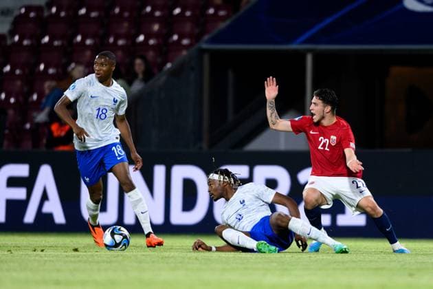 230625 Bafode Diakite and Mohamed Simakan of France against Christos Zafeiris of Norway during the UEFA European Under-21 Championship group stage football match between France and Norway on June 25, 2023 in Cluj-Napoca. Photo: Marius Simensen BILDBYRAN COP 238 MM0022 bbeng fotboll football fotball soccer uefa european under-21 championship euro under-21 U21, U 21 em u21 norge norway france frankrike Copyright: MARIUSxSIMENSEN BB230625BB551