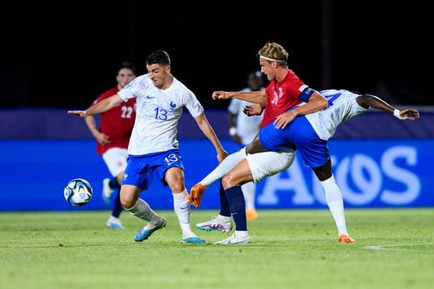 230625 Joris Chotard of France and Erik Botheim of Norway during the UEFA European Under-21 Championship group stage football match between France and Norway on June 25, 2023 in Cluj-Napoca. Photo: Marius Simensen BILDBYRAN COP 238 MM0022 bbeng fotboll football fotball soccer uefa european under-21 championship euro under-21 U21, U 21 em u21 norge norway france frankrike Copyright: MARIUSxSIMENSEN BB230625BB553