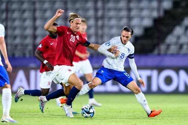 230625 Erik Botheim of Norway and Maxence Caqueret of France during the UEFA European Under-21 Championship group stage football match between France and Norway on June 25, 2023 in Cluj-Napoca. Photo: Marius Simensen BILDBYRAN COP 238 MM0022 bbeng fotboll football fotball soccer uefa european under-21 championship euro under-21 U21, U 21 em u21 norge norway france frankrike Copyright: MARIUSxSIMENSEN BB230625BB589