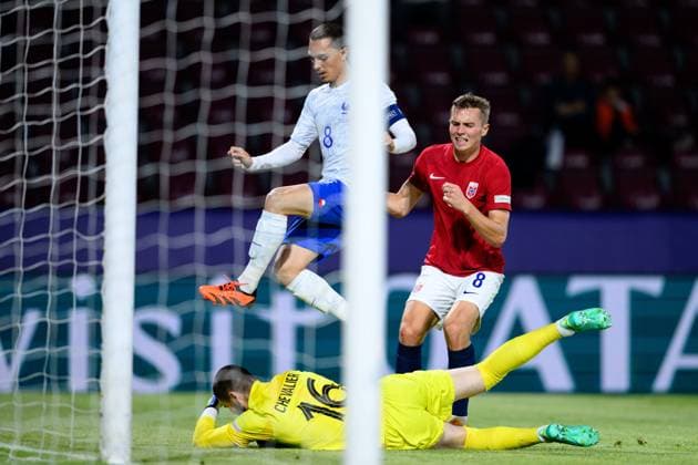 230625 Maxence Caqueret of France and Johan Hove of Norway during the UEFA European Under-21 Championship group stage football match between France and Norway on June 25, 2023 in Cluj-Napoca. Photo: Marius Simensen BILDBYRAN COP 238 MM0022 bbeng fotboll football fotball soccer uefa european under-21 championship euro under-21 U21, U 21 em u21 norge norway france frankrike Copyright: MARIUSxSIMENSEN BB230625BB598