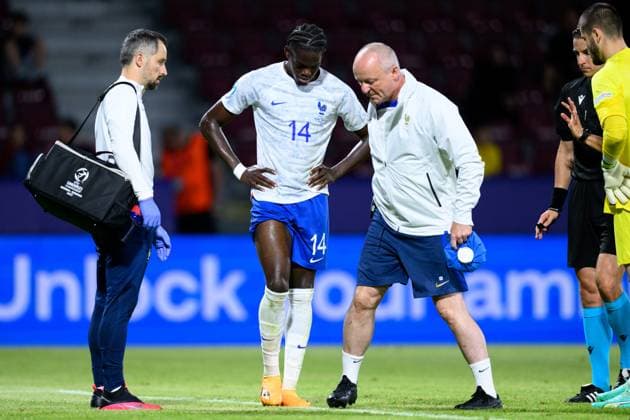 230625 Junior Castello Lukeba of France receives medical attention during the UEFA European Under-21 Championship group stage football match between France and Norway on June 25, 2023 in Cluj-Napoca. Photo: Marius Simensen BILDBYRAN COP 238 MM0022 bbeng fotboll football fotball soccer uefa european under-21 championship euro under-21 U21, U 21 em u21 norge norway france frankrike deppm skada Copyright: MARIUSxSIMENSEN BB230625BB610