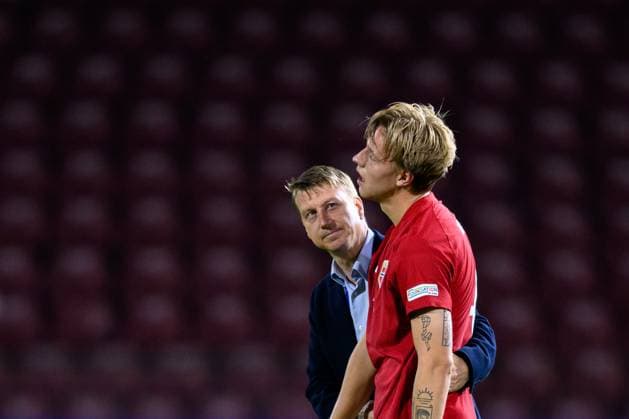 230625 Jesper Norman Daland and Leif Gunnar Smerud, head coach of Norway, during the UEFA European Under-21 Championship group stage football match between France and Norway on June 25, 2023 in Cluj-Napoca. Photo: Marius Simensen BILDBYRAN COP 238 MM0022 bbeng fotboll football fotball soccer uefa european under-21 championship euro under-21 U21, U 21 em u21 norge norway france frankrike Copyright: MARIUSxSIMENSEN BB230625BB627