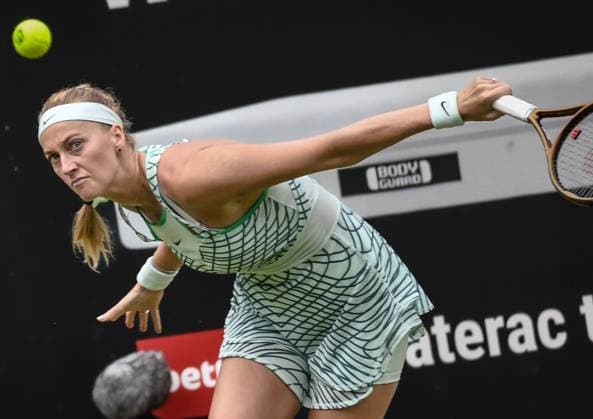 25.06.2023, xlakx, Tennis, WTA, Tennis Damen -Tour 2023 in Berlin emspor, v.l. Petra Kvitova (Tschechien),fokussiert, konzentriert, spielt den Ball Berlin