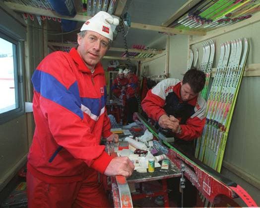 historiskebilder Les Saisies, Frankrike 1992-02-07 OL i Albertville. Det norske smoreteamet i langrenn, her ved Magne My historiskebilder Les Saisies, Frankrike 1992-02-07 OL i Albertville. Det norske smoreteamet i langrenn, her ved Magne Myrmo, blir hjulpet av forskere ved Norges Tekniske Naturvitenskaplige Universitet for a finne ut skienes glideegenskaper. Norges Skiforbund finansierer det sakalte glidprosjektet . Arkivfoto fra OL Albertville. NTB-arkivfoto Skismoring Skisport Langrenn Skiutstyr LES SAISES FRANKRIKE EDITORIAL USE ONLY Ref:_SPOi7BvWapxzTs.jpg *** historical photos Les Saisies, France 1992 02 07 Olympics in Albertville The Norwegian cross-country skiing team, here at Magne Myrmo, is helped by researchers at the Norwegian Technical University of Science and Technology to find out the gliding properties of the skis The Norwegia  EDITORIAL USE ONLY. RESTRICTED USE FOR BETTING COMPANIES Ref:0240149487st.jpg  Copyright: xIMAGO NTBx