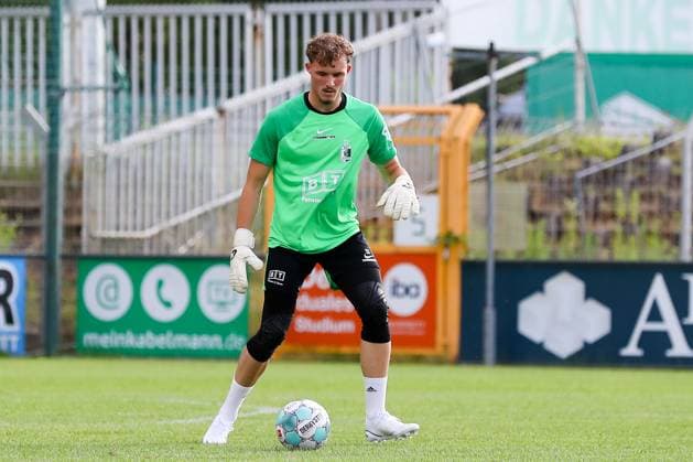Leipzig, 21.06.2023, Alfred-Kunze-Sportpark, Fußball, Männer, Regionalliga Nordost, Saison 2023 2024, Trainigsauftakt BSG Chemie Leipzig , Im Bild: Neuzugang Torhüter Lenno Udo Schmidt (Chemie) ,