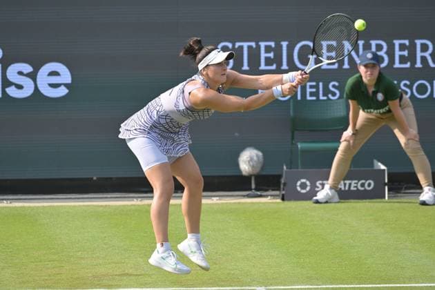 26.06.2023, xbrx, Tennis Bad Homburg Open WTA, Tennis Damen 250, emspor, v.l. Andreescu, Bianca (CAN), spielt den Ball, fokussiert, konzentriert Bad Homburg