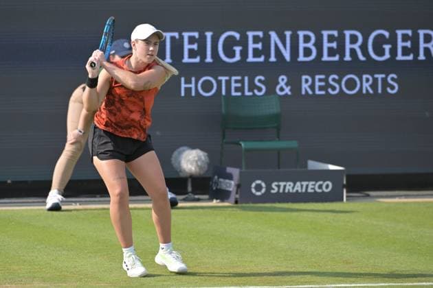 26.06.2023, xbrx, Tennis Bad Homburg Open WTA, Tennis Damen 250, emspor, v.l. Kartal, Sonay (GBR), spielt den Ball, fokussiert, konzentriert Bad Homburg