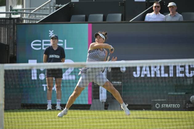 26.06.2023, xbrx, Tennis Bad Homburg Open WTA, Tennis Damen 250, emspor, v.l. Andreescu, Bianca (CAN), spielt den Ball, fokussiert, konzentriert Bad Homburg