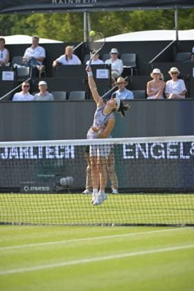 26.06.2023, xbrx, Tennis Bad Homburg Open WTA, Tennis Damen 250, emspor, v.l. Andreescu, Bianca (CAN), spielt den Ball, fokussiert, konzentriert Bad Homburg