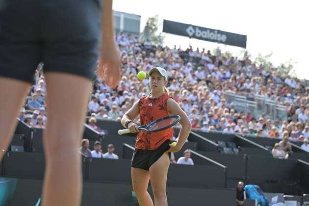 26.06.2023, xbrx, Tennis Bad Homburg Open WTA, Tennis Damen 250, emspor, v.l. Kartal, Sonay (GBR), spielt den Ball, fokussiert, konzentriert Bad Homburg