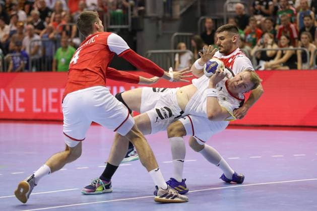 Sport Themen der Woche KW26 Sport Bilder des Tages 26.06.2023, xgox, Handball - U21, U 21 Weltmeisterschaft, Kroatien - Deutschland emspor, v.l. David Strkovic (Kroatien, 14), Justus Fischer (Deutschland, 15), Matej Vuleta (Kroatien, 33) Zweikampf, Duell, Kampf, tackle Magdeburg *** 26 06 2023, xgox, Handball U21 World Championship, Croatia Germany emspor, v l David Strkovic Croatia, 14 , Justus Fischer Germany, 15 , Matej Vuleta Croatia, 33 duel, duel, fight, tackle Magdeburg