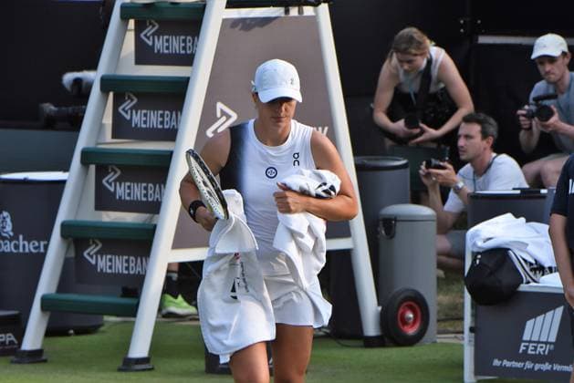 26.06.2023 Tennis, WTA, Tennis Damen Bad Homburg Open 2023 Sechzehntelfinale Iga Natalia SwiÄÖtek (POL) gegen Tatjana Maria (GER) Bild zeigt Iga Natalia SwiÄÖtek (POL) emspor, DFL regulations prohibit any use of photographs as image sequences and or quasi-video