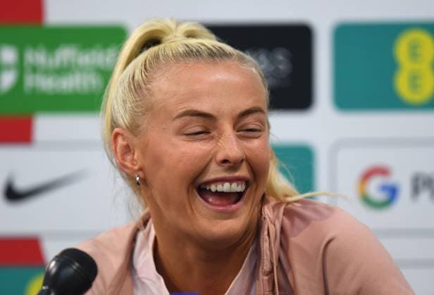 Sport Themen der Woche KW26 Sport Bilder des Tages Mandatory Credit: Photo by Anna Gowthorpe Shutterstock (13986802cj) Chloe Kelly of England gives a media interview England Women s Training, Football, St George s Park, Burton on Trent, UK - 27 June 2023 EDITORIAL USE ONLY No use with unauthorised audio, video, data, fixture lists, club league logos or live services. Online in-match use limited to 120 images, no video emulation. No use in betting, games or single club league player publications. England Women s Training, Football, St George s Park, Burton on Trent, UK - 27 June 2023 EDITORIAL USE ONLY No use with unauthorised audio, video, data, fixture lists, club league logos or live services. Online in-match use limited to 120 images, no video emulation. No use in betting, games or single club league player publications.  Copyright: xAnnaxGowthorpe Shutterstockx 13986802cj