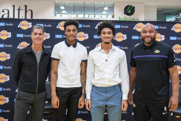 Sport Themen der Woche KW26 Sport Bilder des Tages June 27, 2023, Los Angeles, California, USA: Los Angeles Lakers new draft picks, Maxwell Lewis, (2nd L) Jalen Hood-Schifino, (2nd R), general manager Rob Pelinka, (L) and head coach Darvin Ham (R) pose with general manager Rob Pelinka and head coach Darvin Ham during a news conference, Tuesday, June 27, 2023, in El Segundo , Calif. Los Angeles USA - ZUMAc68_ 20230627_zaf_c68_007 Copyright: xRingoxChiux
