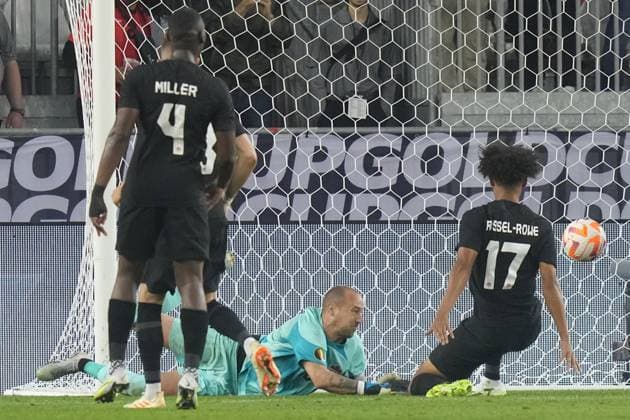 June 27, 2023, TORONTO, ON, CAN: Canada s Jacen Russell-Rowe (17) scores a last minute own goal past goalkeeper Milan Borjan to earn Guadeloupe a 2-2 draw in CONCACAF Gold Cup group stage action in Toronto, on Tuesday, June 27, 2023. Jacen Russell-Rowe; Milan Borjan  - ZUMAc35_ 20230627_zaf_c35_125 Copyright: xChrisxYoungx