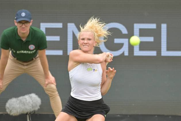 28.06.2023, xbrx, Tennis Bad Homburg Open WTA, Tennis Damen 250, emspor, v.l. Siniakova, Katerina (CZE), spielt den Ball, fokussiert, konzentriert Bad Homburg