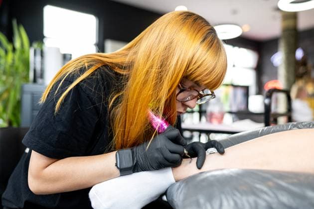 28.06.2023 - 1. FC Nürnberg Nuernberg FCN Club Frauen Clubfrauen - Medientermin - Cleopatra INK Tattoo Piercing Motto : Mutig bis zum Schluss - ThHa - xthxhax - Valeria de Leon