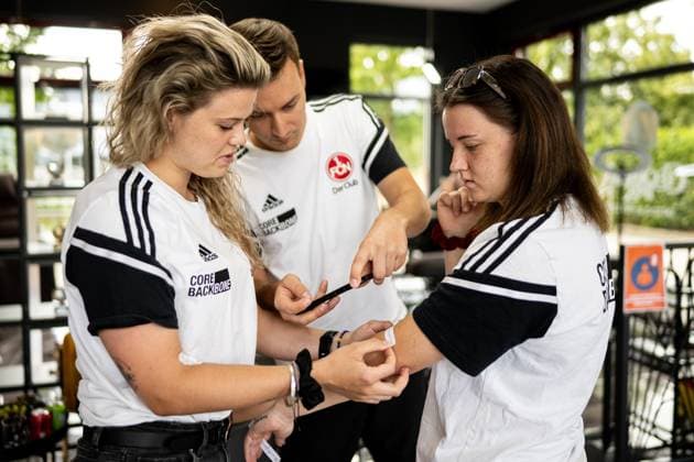 Sport Bilder des Tages 28.06.2023 - 1. FC Nürnberg Nuernberg FCN Club Frauen Clubfrauen - Medientermin - Cleopatra INK Tattoo Piercing Motto : Mutig bis zum Schluss - ThHa - xthxhax - Lea Paulick (1, 1. FC Nürnberg FCN ) Lara Felix (13, 1. FC Nürnberg FCN )