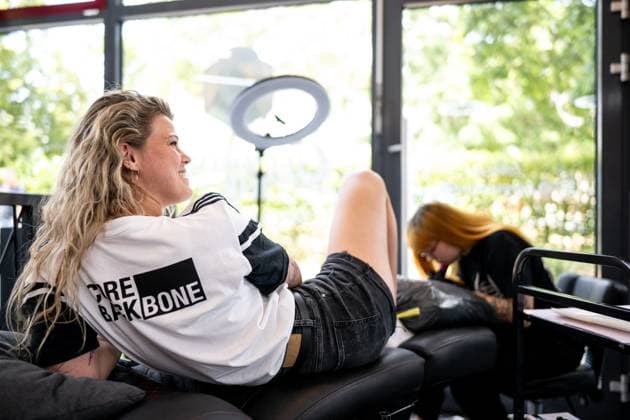 28.06.2023 - 1. FC Nürnberg Nuernberg FCN Club Frauen Clubfrauen - Medientermin - Cleopatra INK Tattoo Piercing Motto : Mutig bis zum Schluss - ThHa - xthxhax - Lea Paulick (1, 1. FC Nürnberg FCN )