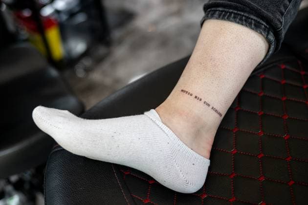 28.06.2023 - 1. FC Nürnberg Nuernberg FCN Club Frauen Clubfrauen - Medientermin - Cleopatra INK Tattoo Piercing Motto : Mutig bis zum Schluss - ThHa - xthxhax - Impression Tattoo Termin