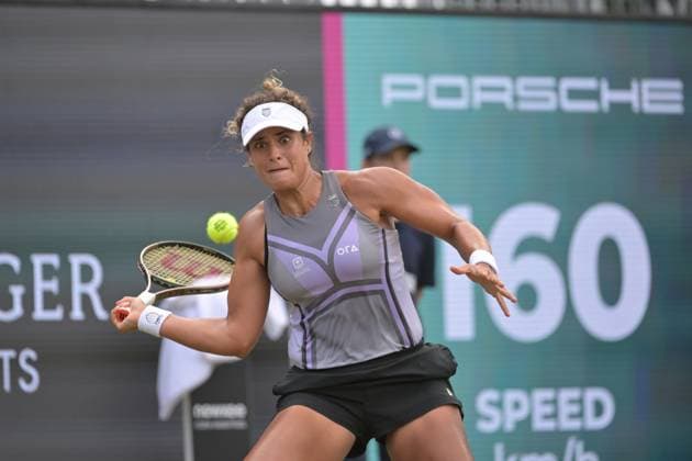 28.06.2023, xbrx, Tennis Bad Homburg Open WTA, Tennis Damen 250, emspor, v.l. Sherif, Mayar (EGY), spielt den Ball, fokussiert, konzentriert Bad Homburg