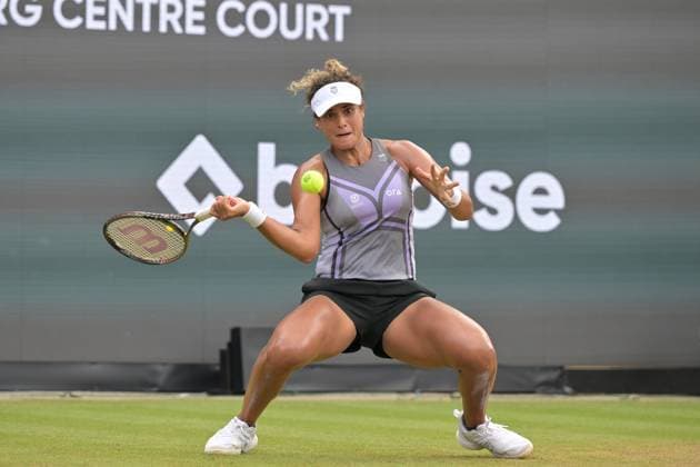28.06.2023, xbrx, Tennis Bad Homburg Open WTA, Tennis Damen 250, emspor, v.l. Sherif, Mayar (EGY), spielt den Ball, fokussiert, konzentriert Bad Homburg