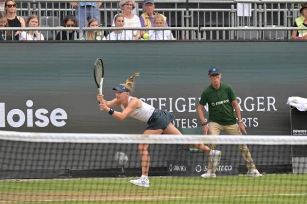 28.06.2023, xbrx, Tennis Bad Homburg Open WTA, Tennis Damen 250, emspor, v.l. Teichmann, Jil (SUI), spielt den Ball, fokussiert, konzentriert Bad Homburg