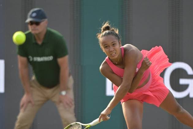 28.06.2023, xbrx, Tennis Bad Homburg Open WTA, Tennis Damen 250, emspor, v.l. Fernandez, Leylah (CAN), spielt den Ball, fokussiert, konzentriert Bad Homburg
