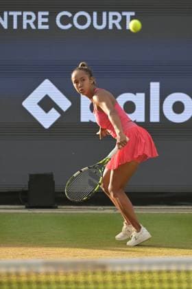 28.06.2023, xbrx, Tennis Bad Homburg Open WTA, Tennis Damen 250, emspor, v.l. Fernandez, Leylah (CAN), spielt den Ball, fokussiert, konzentriert Bad Homburg