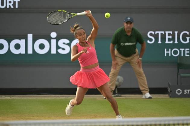 28.06.2023, xbrx, Tennis Bad Homburg Open WTA, Tennis Damen 250, emspor, v.l. Fernandez, Leylah (CAN), spielt den Ball, fokussiert, konzentriert Bad Homburg