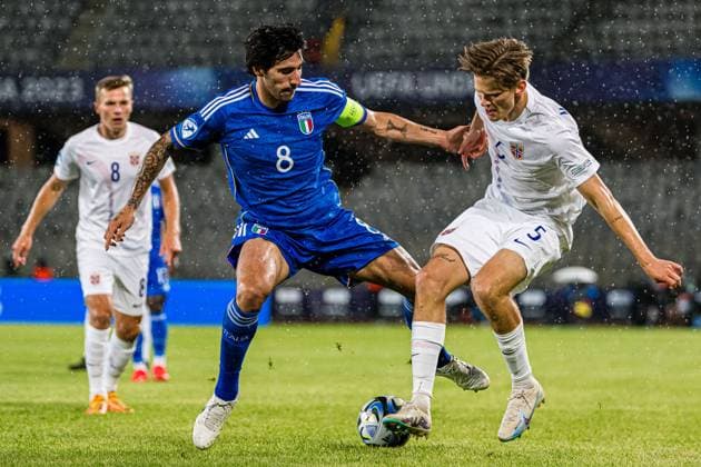 230628 Sandro Tonali of Italy and David Moller Wolfe of Norway during the UEFA European Under-21 Championship group stage football match between Italy and Norway on June 28, 2023 in Cluj-Napoca. Photo: Marius Simensen BILDBYRAN COP 238 MM0023 bbeng euro under-21 football fotball fotboll italia norge norway soccer taly U21, U 21 u21-em uefa european under-21 championship Copyright: MARIUSxSIMENSEN BB230628BB217