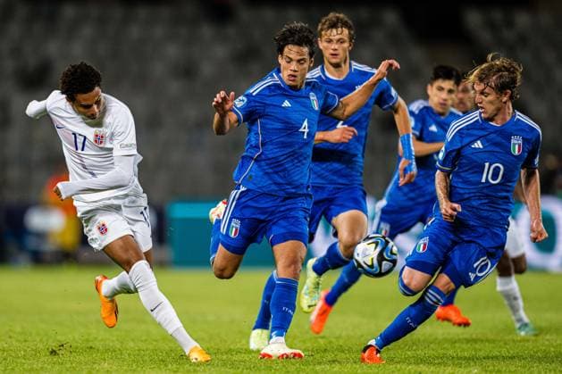 230628 Antonio Nusa of Norway and Nicolo Rovella of Italy during the UEFA European Under-21 Championship group stage football match between Italy and Norway on June 28, 2023 in Cluj-Napoca. Photo: Marius Simensen BILDBYRAN COP 238 MM0023 bbeng euro under-21 football fotball fotboll italia norge norway soccer taly U21, U 21 u21-em uefa european under-21 championship Copyright: MARIUSxSIMENSEN BB230628BB282