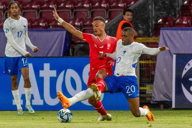 UEFA European Football Championship - Under 21 Men - Switzerland vs France France U21, U 21 Ä™s Pierre Kalulu trying to stops Swiss U21™s Dan Ndoye during the third qualifying round UEFA European Under-21 Championship 2023 soccer match Switzerland U21 vs. France U21 at the CFR Cluj Stadium in Cluj Napoca, Romania, 28nd of June 2023 Cluj-Napoca CFR Cluj Stadium Romania Copyright: xVinnyxOrlandox xLiveMediax LPS_985878
