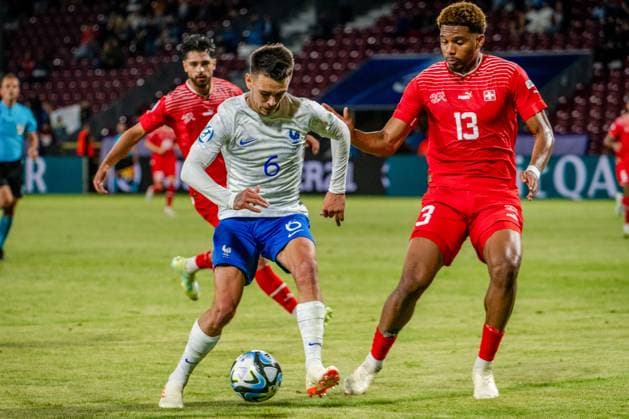 UEFA European Football Championship - Under 21 Men - Switzerland vs France tSwiss U21, U 21 Ä™s Aurele Amenda trying to stop France U21™s Enzo Le Fee during the third qualifying round UEFA European Under-21 Championship 2023 soccer match Switzerland U21 vs. France U21 at the CFR Cluj Stadium in Cluj Napoca, Romania, 28nd of June 2023 Cluj-Napoca CFR Cluj Stadium Romania Copyright: xVinnyxOrlandox xLiveMediax LPS_985884