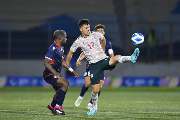 RECORD DATE NOT STATED JCC San Salvador 2023 Mexico vs Dominican Republic (L-R), Joao Urbaez of Dominicanaand Ettson Ayon of Mexico during the game Mexico vs Dominican Republic, corresponding to Group A of Mens Soccer at the Central American and Caribbean Games San Salvador 2023, at Las Delicias National Stadium, on June 28, 2023. <br><br> (I-D), Joao Urbaez de Dominicana y Ettson Ayon de Mexico durante el partido Mexico vs Republica Dominicana, correspondiente al Grupo A del Futbol Masculino en los Juegos Centroamericanos y del Caribe San Salvador 2023, en el Estadio Nacional Las Delicias, el 28 de Junio de 2023. SAN SALVADOR SAN SALVADOR EL SALVADOR  Copyright: xAdrianxMaciasx 20230628223618_JCC_23_M_MEX_DOM_AYON49