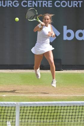 28.06.2023, xbrx, Tennis Bad Homburg Open WTA, Tennis Damen 250, emspor, v.l. Bronzetti, Lucia (ITA), spielt den Ball, fokussiert, konzentriert Bad Homburg
