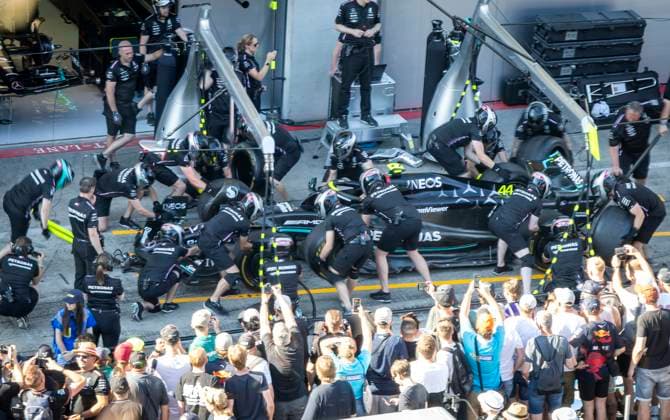 FORMULA 1 - GP of Austria 2023 SPIELBERG,AUSTRIA,29.JUN.23 - MOTORSPORTS, FORMULA 1 - Grand Prix of Austria, Red Bull Ring, preview, pit lane walk. Image shows the team of Mercedes practicing the pit stop.  GEPAxpictures xWolfgangxJannach