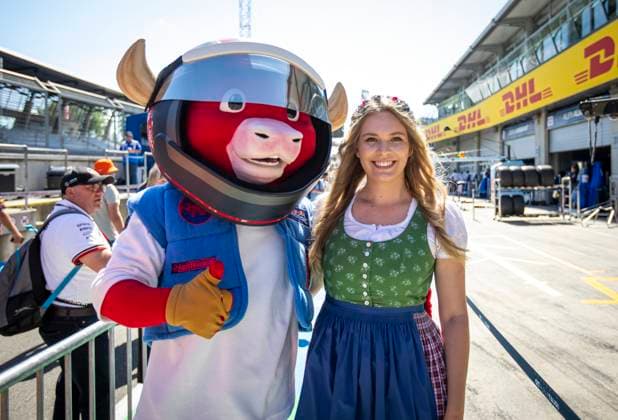 FORMULA 1 - GP of Austria 2023 SPIELBERG,AUSTRIA,29.JUN.23 - MOTORSPORTS, FORMULA 1 - Grand Prix of Austria, Red Bull Ring, preview, pit lane walk. Image shows a mascot and a girl.  GEPAxpictures xWolfgangxJannach