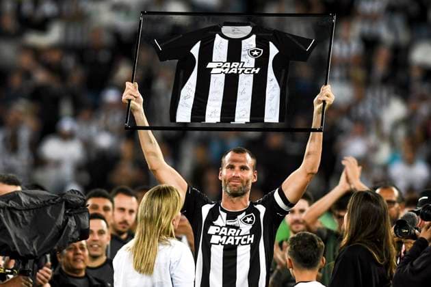 Sport Themen der Woche KW26 Botafogo x Magallanes RIO DE JANEIRO, RJ - 29.06.2023: BOTAFOGO X MAGALLANES - Tribute to Joel Carli during Botafogo (BRA) x Magallanes (CHI) held at the Nilton Santos Stadium for the 2023 Copa Sudamericana, this Thursday night (29), in Rio de Janeiro, RJ. (Photo: Celso Pupo Fotoarena) x2395127x  CelsoxPupo
