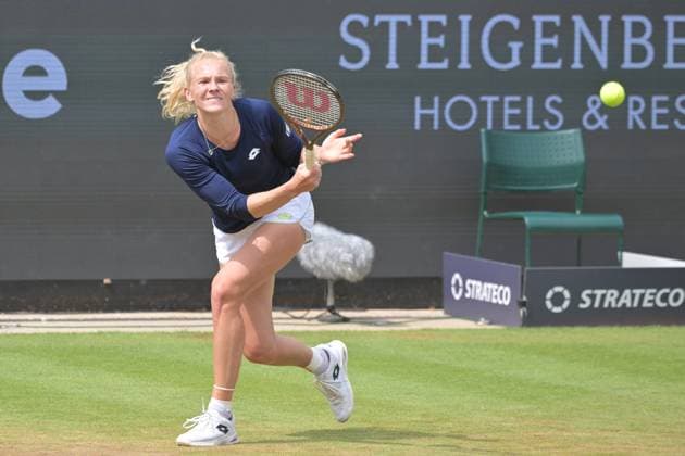 30.06.2023, xbrx, Tennis Bad Homburg Open WTA, Tennis Damen 250, emspor, v.l. Siniakova, Katerina (CZE), spielt den Ball, fokussiert, konzentriert Bad Homburg